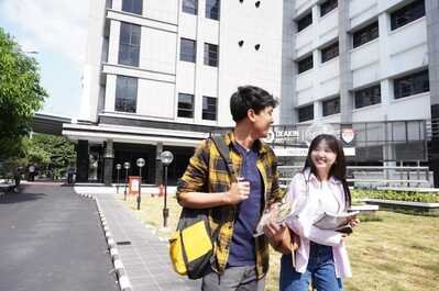 Program Gelar Ganda Bisnis dan Computer Science di DLI: Batu Loncatan Menuju Kesuksesan Internasional