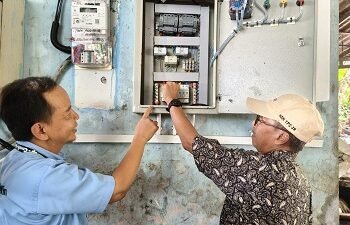 PT IKPP Tangerang Serahkan PLTS Rooftop 8.000 Wattpeak ke TPST 3R Batan Indah