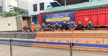 8,26 Juta Batang Rokok Ilegal Gagal Menyeberang ke Sumatra, Bea Cukai Bongkar Modus Kamuflase Pakan Ternak